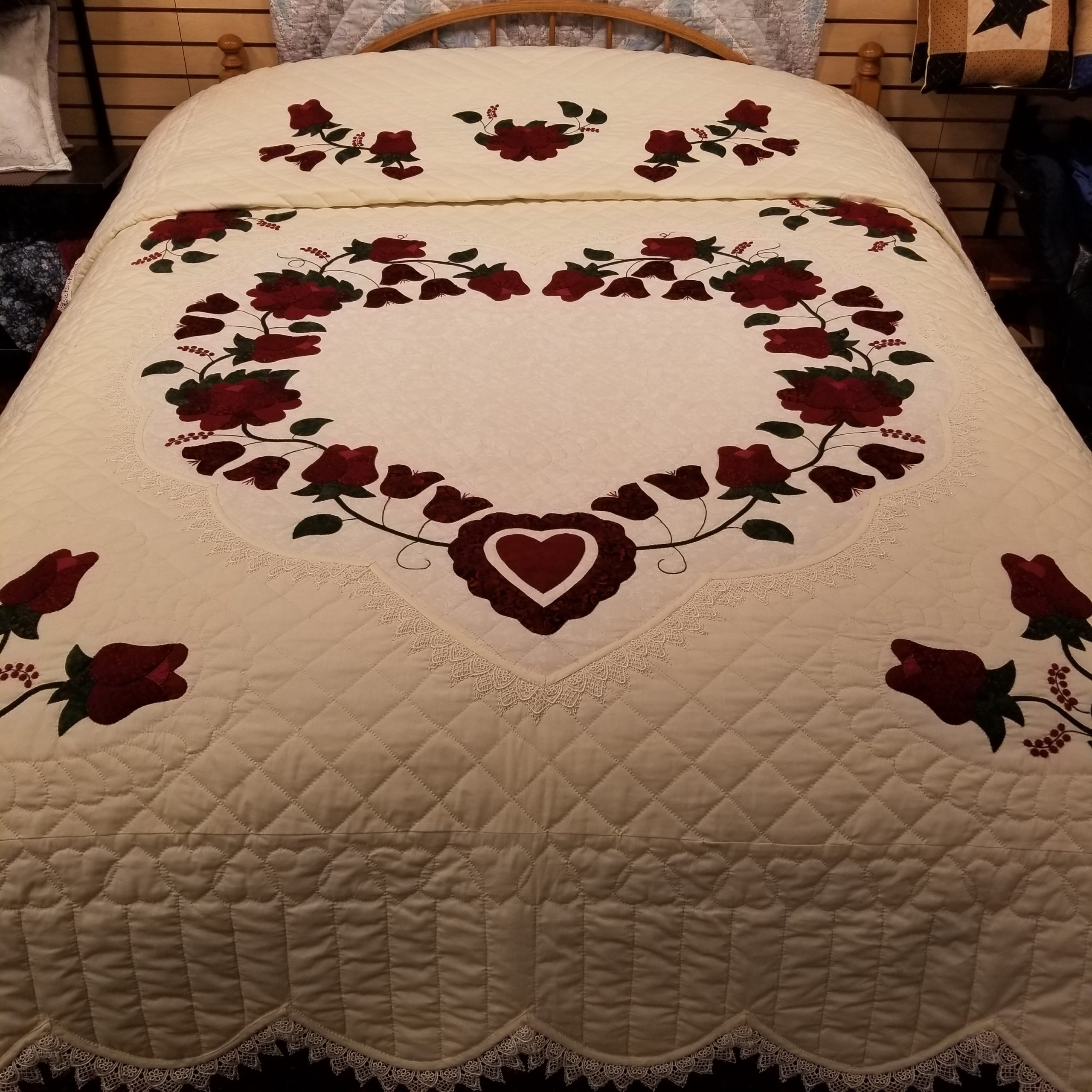 lacey-heart-of-roses-quilt-queen-family-farm-handcrafts