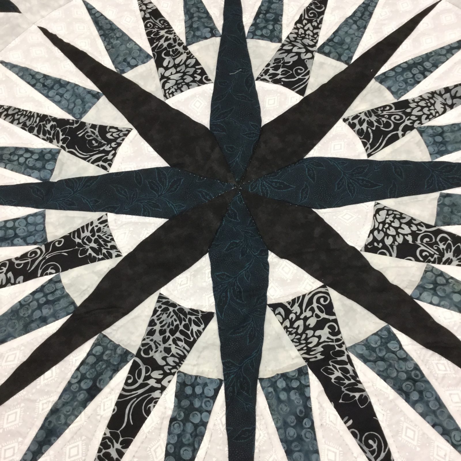 Mariner's Compass Quilt - Queen ~ Family Farm Handcrafts